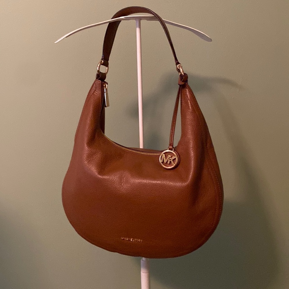 EUC Michael Kors pebbled leather bag